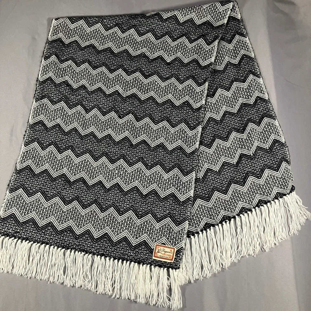 Figueroa Alpaca Woven 20.5x64 Blanket Scarf Black White Chevron Fringe Made Peru